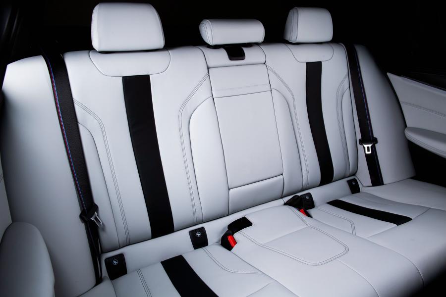 Интерьер BMW M5 (F90) 2018 года  (SG) (фото 28 из 30)